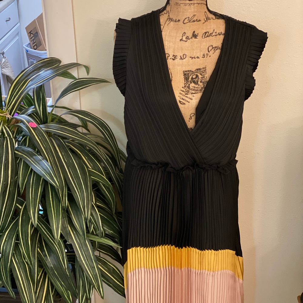 BCBGMAXAZRIA L GORGEOUS SILK LAYERED DRESS!